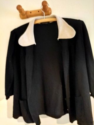 Chaqueta de punto. Lydia Delgado. De lana negra.