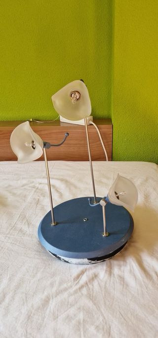 Lámpara de mesa con flores de cristal