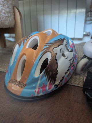 Patines en línea y casco infantil