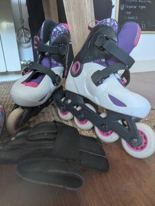 Patines en línea y casco infantil