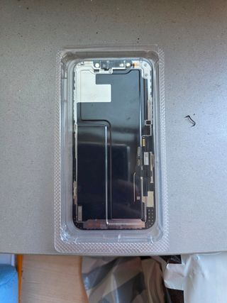 Schermo iPhone 12 con macchie
