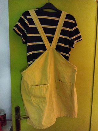 Camiseta de rayas azul y amarilla