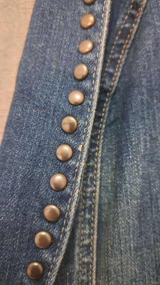 Chaleco vaquero con tachuelas