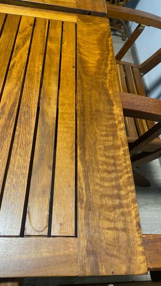 Mesa extensible de madera y seis sillas