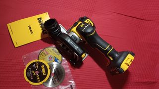 Mini sierra ingletadora Dewalt DCS438N