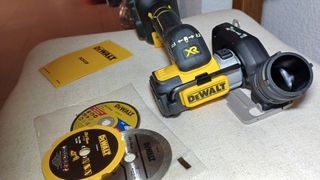 Mini sierra Dewalt DCS438N XR Brushless