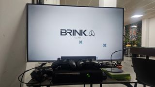 Xbox 360 Negra con Accesorios enclulle la TV Samsu