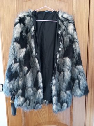 Elegante chaqueta de pelo sintético