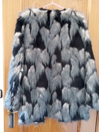 Elegante chaqueta de pelo sintético