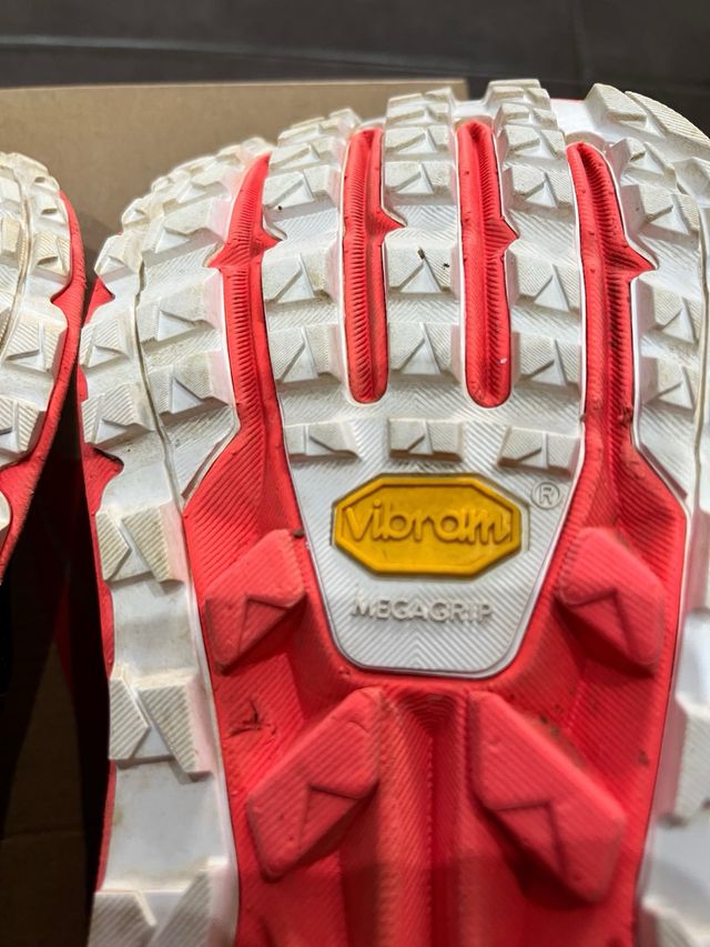 Zapatillas Altra Olympus 275 MATRIX Negras/Rojas