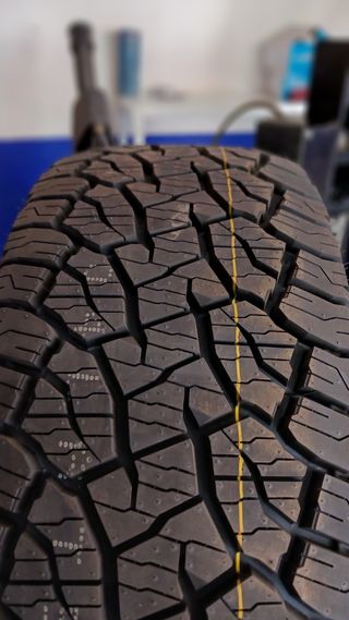 265/65 R17 112T KUMHO ROAD VENTURE AT52