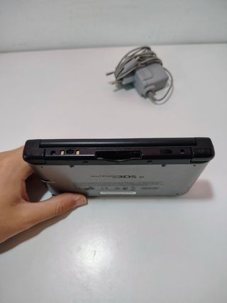 Nintendo 3DS XL Grigia/Nera con Caricatore+ SD 4GB