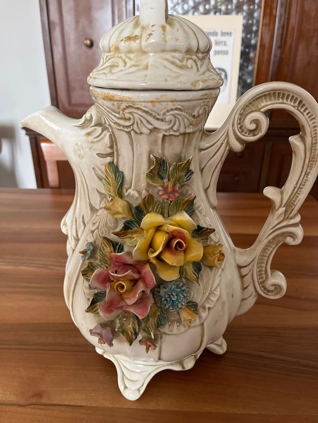 Vaso in ceramica con fiori