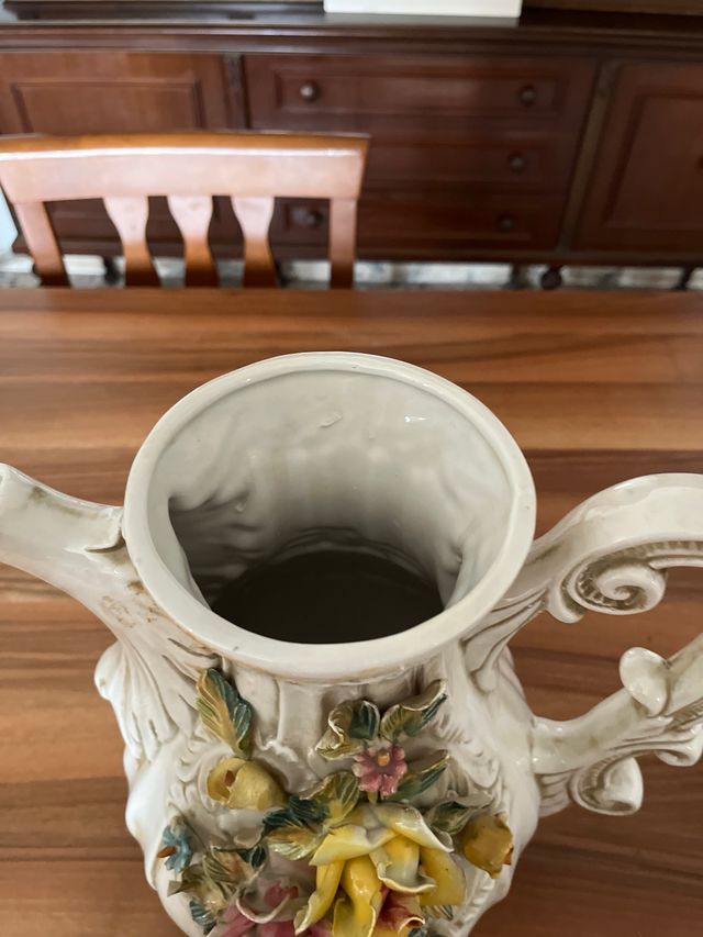 Vaso in ceramica con fiori