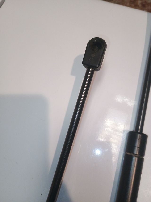 Amortiguador Hidráulicos maletero de Ford Focus 20