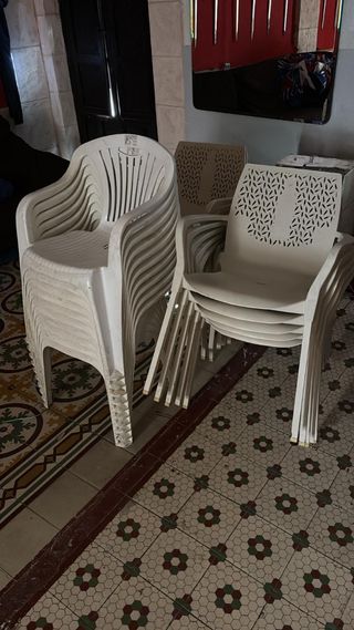 9 Sillas de terraza de plástico 10€ unidad