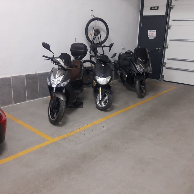 Alquilo plaza de garaje para moto