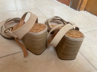 Sandalias Mustang Beige,dos puestas