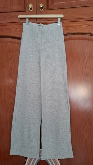 Pantalón gris de punto ancho