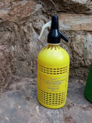2 Sifones antiguos de gaseosa