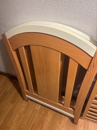 Cuna de bebé de madera