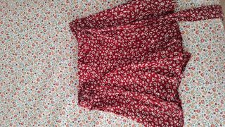 Falda estampada floral roja