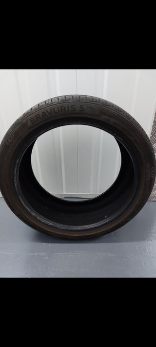 Cubierta 215/40 R17