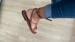 Sandalias romanas doradas