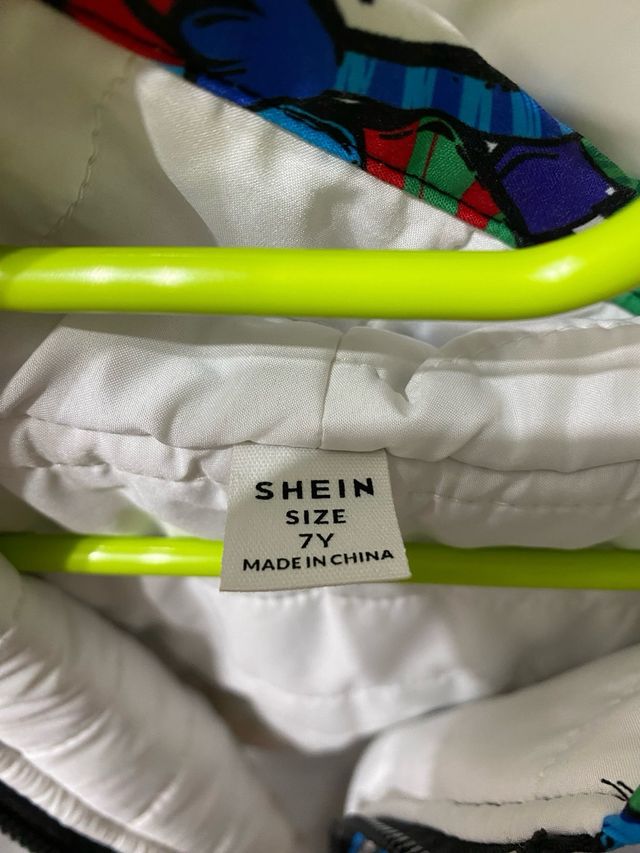 Chaqueta infantil con estampado de monstruos