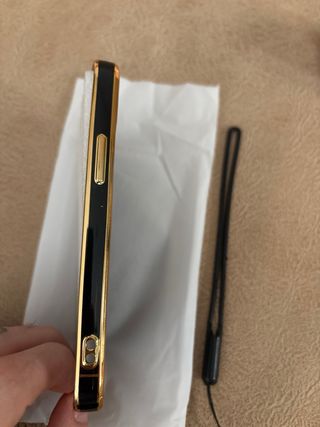 Funda iPhone 12 Mini Negra con Borde Dorado