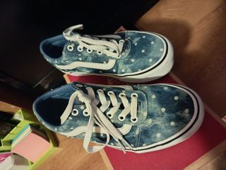 Zapatillas Vans Azul con Lunares Blancos