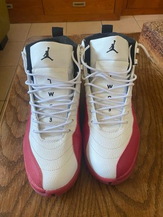 Zapatos Jordan Rojos y Blancos