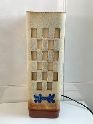 Lámpara de mesa cerámica con diseño
