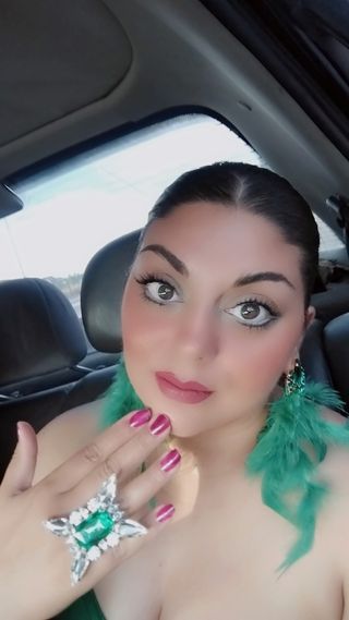 Vestido de fiesta verde con flecos