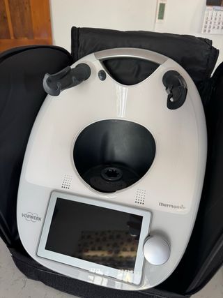 Thermomix TM6 con accesorios y bolsa