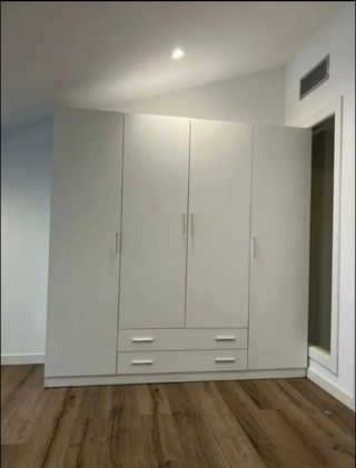 Armario blanco de madera