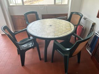 Mesa y 4 sillas de terraza/jardín