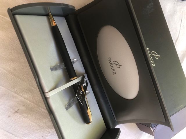 Bolígrafo Parker Negro y Dorado