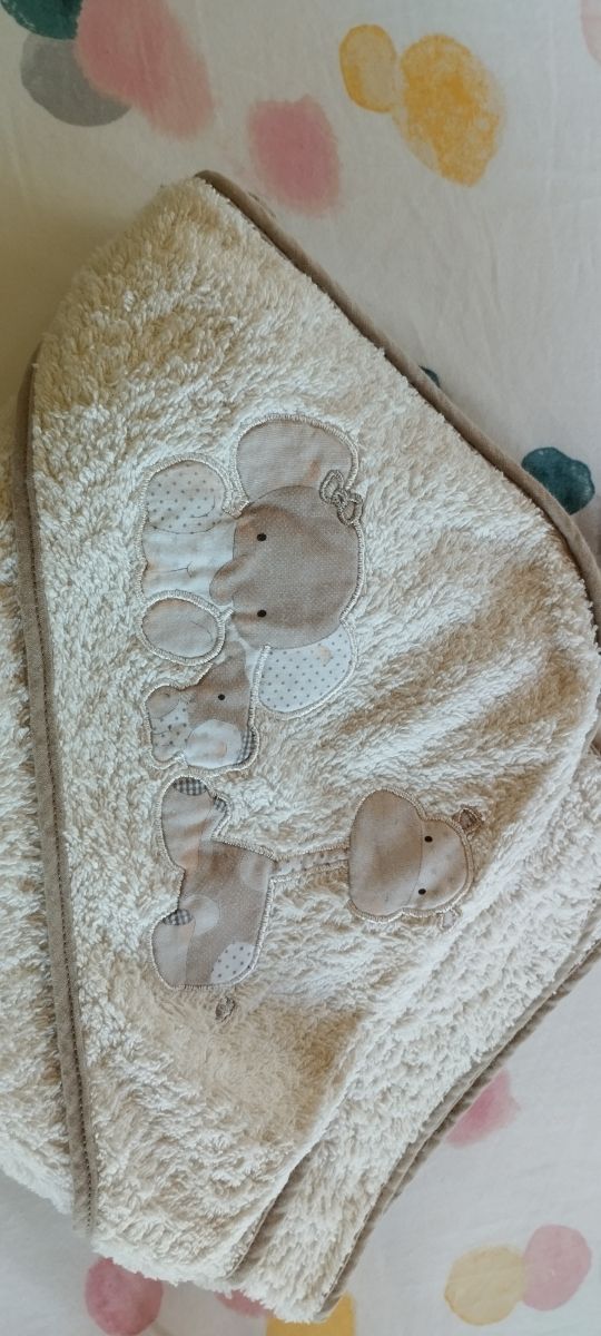 Toallas de bebé con capucha. 5€ cada una. 

