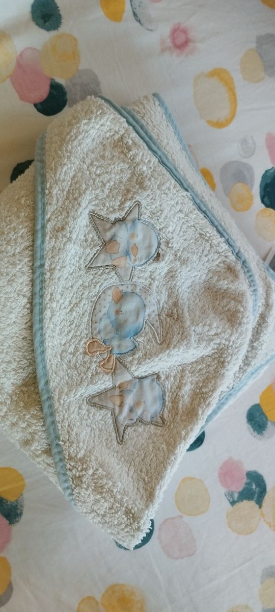 Toallas de bebé con capucha. 5€ cada una. 
