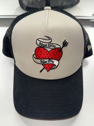 Gorra New Era Beige y Negra