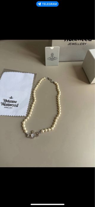 Collar Vivienne Westwood perlas y charm