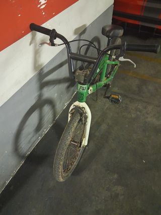 Bicicleta BMX verde