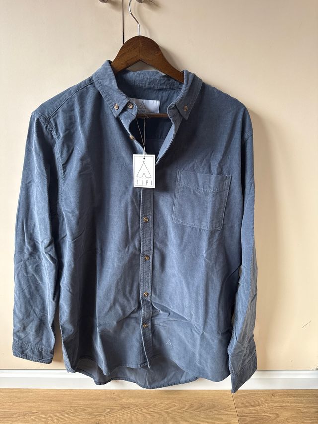 Camisa nueva Tipi azul con etiquetas