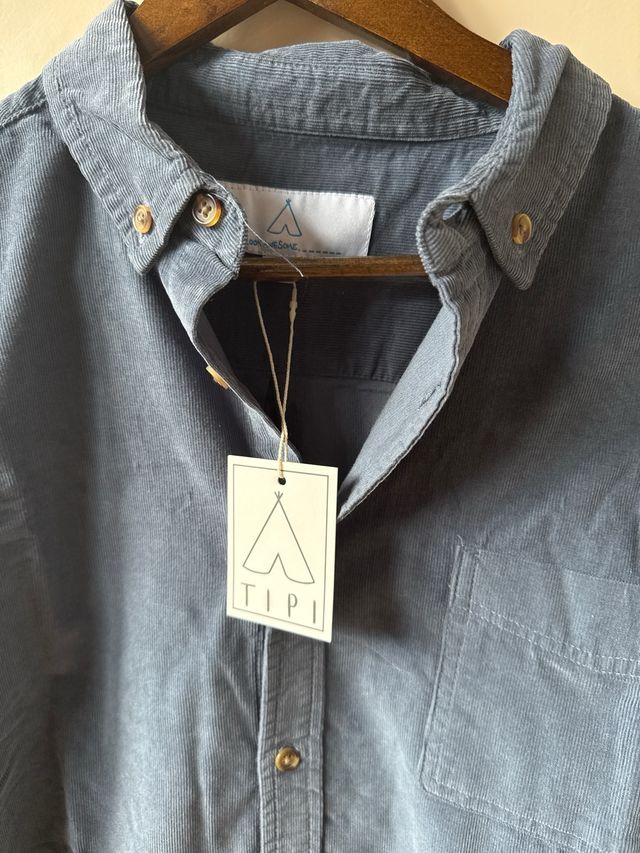 Camisa nueva Tipi azul con etiquetas