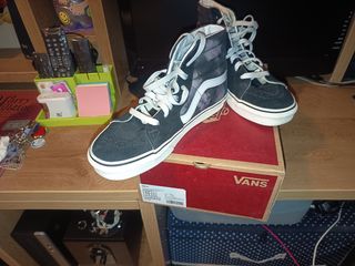 Deportivas Vans grises