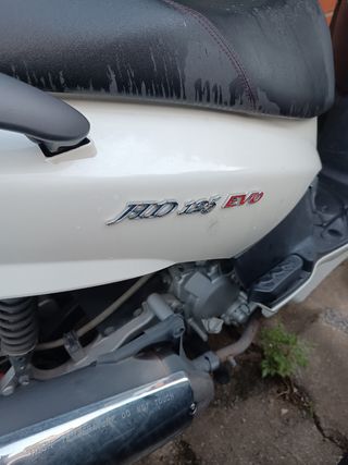 Moto Sym HD 125 Evo Blanca + Casco + Candado