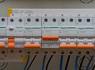 Electricista, fontanero, cerrajero...