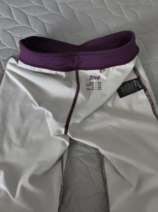 Conjunto deportivo: sujetador y mallas