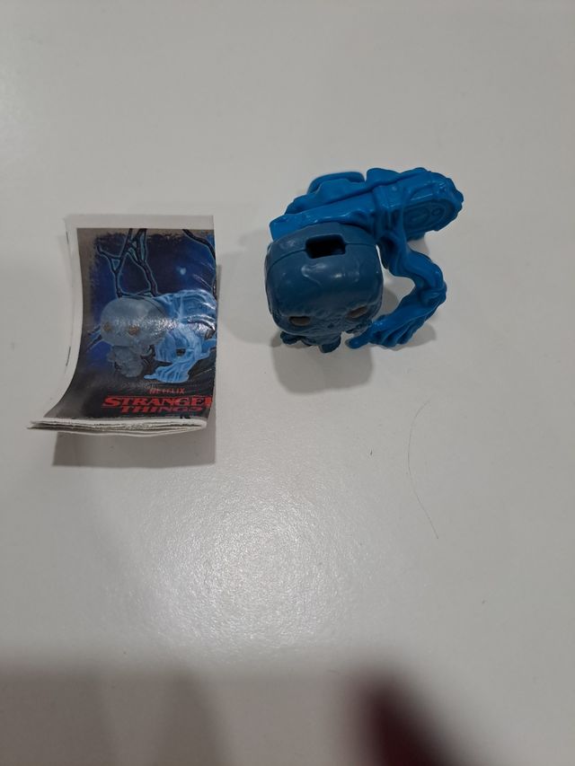 Muñeco Kinder Joy Stranger Things